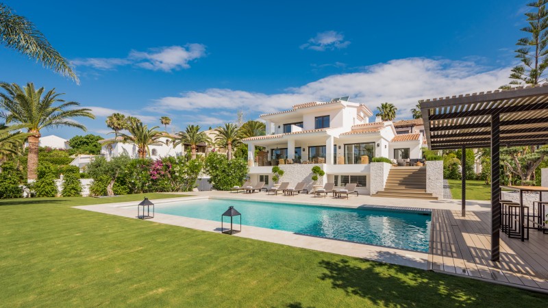 Fabulosa villa contemporánea en venta en Elviria